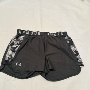 Under Armour Women’s Athletic Shorts Size Medium